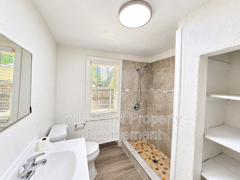 ANNUAL RENTAL – UPDATED 2-BEDROOM HOME WITH WATER & ELECTRIC INCLUDED! property image