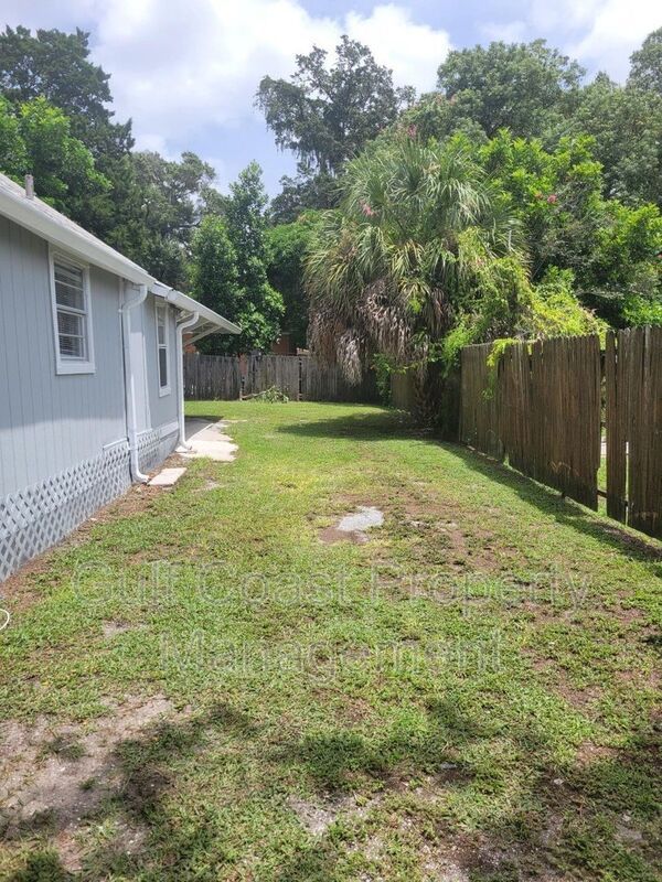 ANNUAL RENTAL – UPDATED 2-BEDROOM HOME WITH WATER & ELECTRIC INCLUDED! property image
