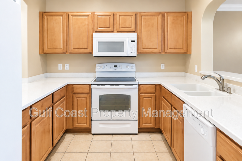 MAINTENANCE-FREE TOWNHOME LIVING IN HERITAGE HARBOUR – WATER INCLUDED property image