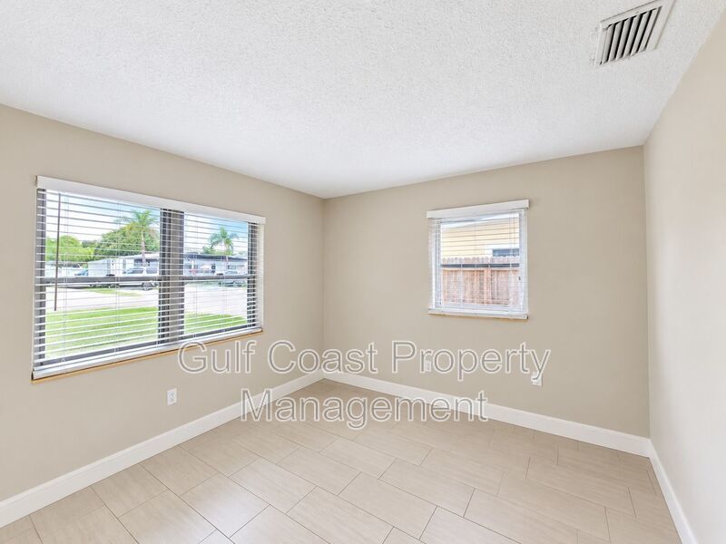 Beautifully Updated Annual Rental with 2 Bed, 2 Bath & Private Fenced Backyard Yard property image