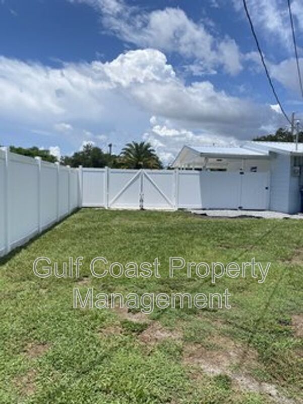 Single Family Home with Large Backyard property image