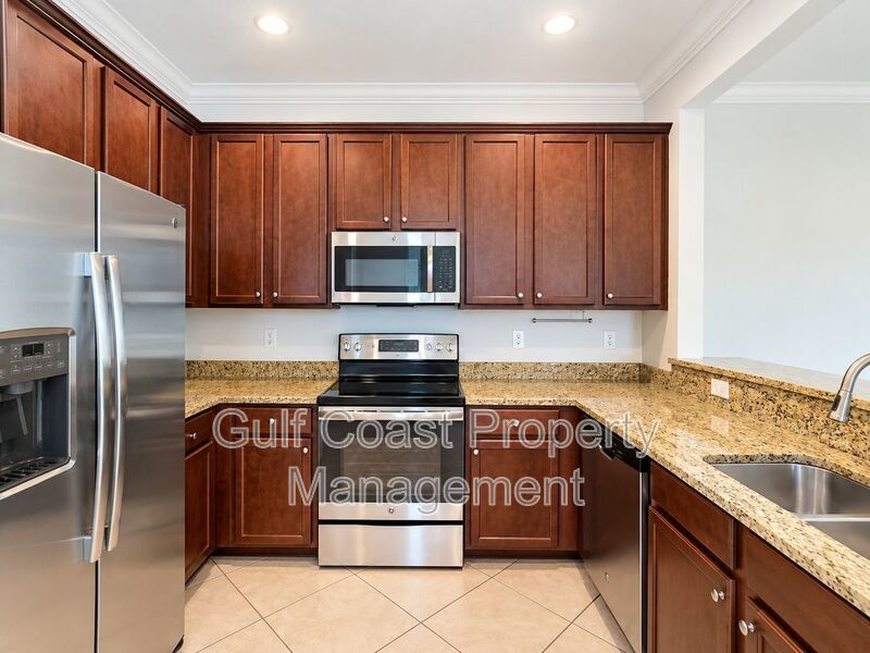 ANNUAL RENTAL – BEAUTIFUL 3 BEDROOM, 2.5 BATH END-UNIT TOWNHOME IN HERITAGE HARBOUR – 2-CAR GARAGE & PRIVATE CUL-DE-SAC LOCATION! property image