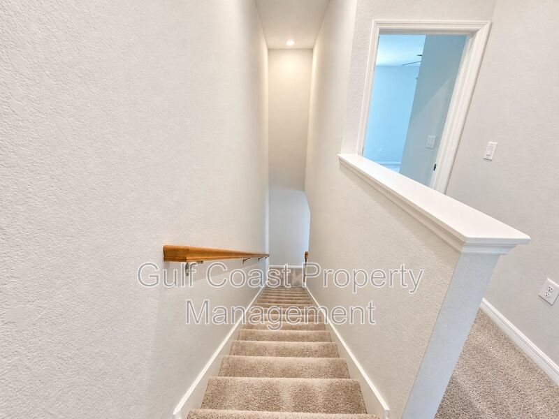 ANNUAL RENTAL – BEAUTIFUL 3 BEDROOM, 2.5 BATH END-UNIT TOWNHOME IN HERITAGE HARBOUR – 2-CAR GARAGE & PRIVATE CUL-DE-SAC LOCATION! property image
