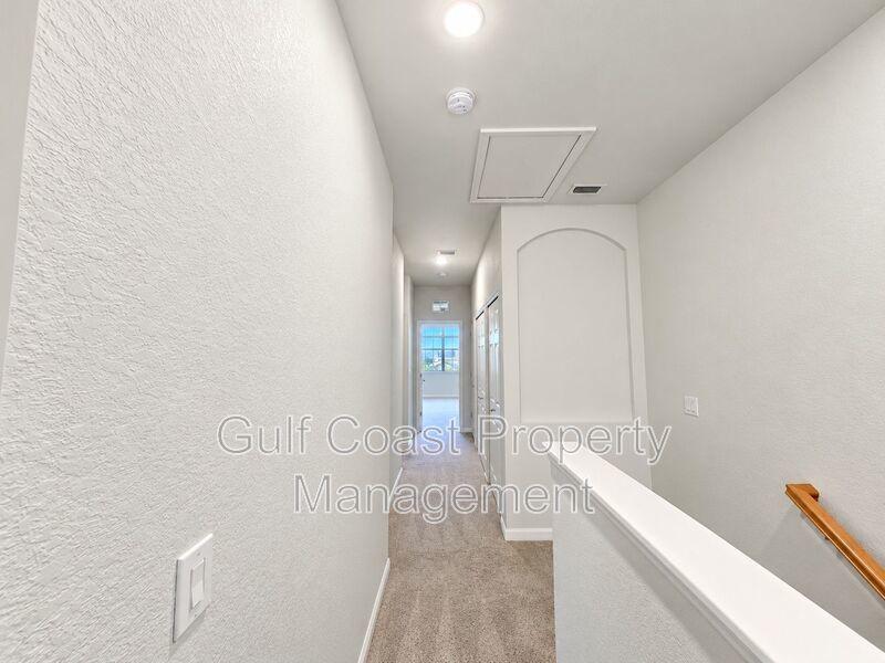 ANNUAL RENTAL – BEAUTIFUL 3 BEDROOM, 2.5 BATH END-UNIT TOWNHOME IN HERITAGE HARBOUR – 2-CAR GARAGE & PRIVATE CUL-DE-SAC LOCATION! property image