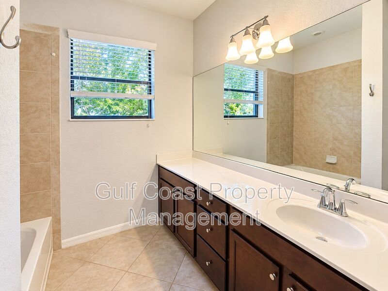 ANNUAL RENTAL – BEAUTIFUL 3 BEDROOM, 2.5 BATH END-UNIT TOWNHOME IN HERITAGE HARBOUR – 2-CAR GARAGE & PRIVATE CUL-DE-SAC LOCATION! property image