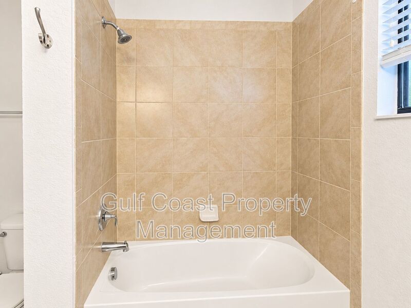 ANNUAL RENTAL – BEAUTIFUL 3 BEDROOM, 2.5 BATH END-UNIT TOWNHOME IN HERITAGE HARBOUR – 2-CAR GARAGE & PRIVATE CUL-DE-SAC LOCATION! property image