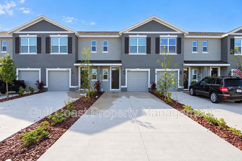 ANNUAL RENTAL – Beautiful 3BR/2.5BA Lakefront Townhome in Star Farms at Lakewood Ranch! With Resort-Style Amenities! property image