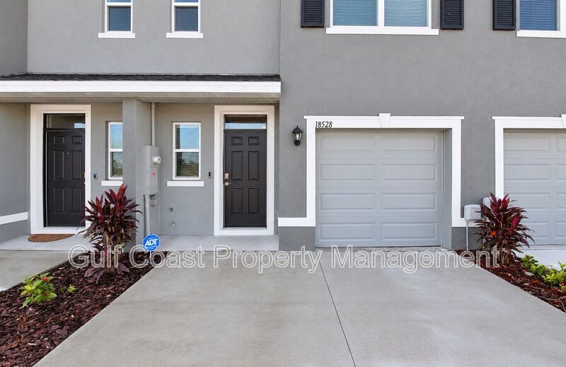 ANNUAL RENTAL – Beautiful 3BR/2.5BA Lakefront Townhome in Star Farms at Lakewood Ranch! With Resort-Style Amenities! property image