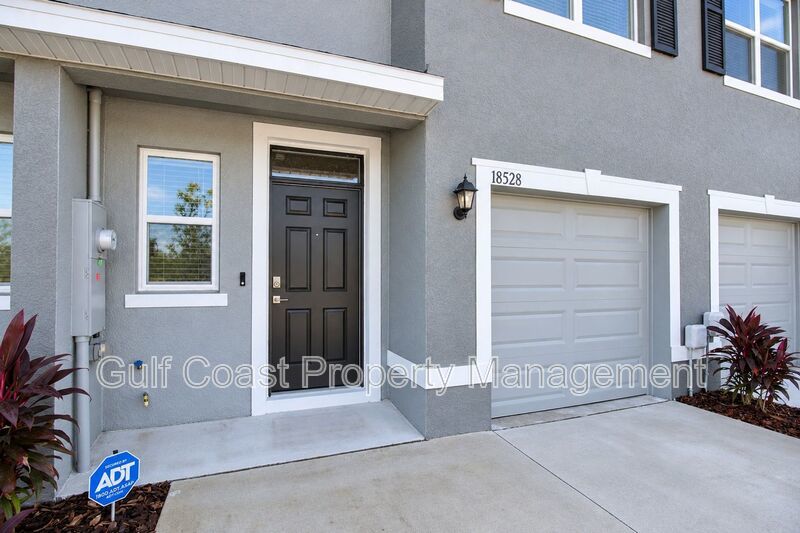 ANNUAL RENTAL – Beautiful 3BR/2.5BA Lakefront Townhome in Star Farms at Lakewood Ranch! With Resort-Style Amenities! property image