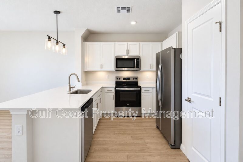 ANNUAL RENTAL – Beautiful 3BR/2.5BA Lakefront Townhome in Star Farms at Lakewood Ranch! With Resort-Style Amenities! property image