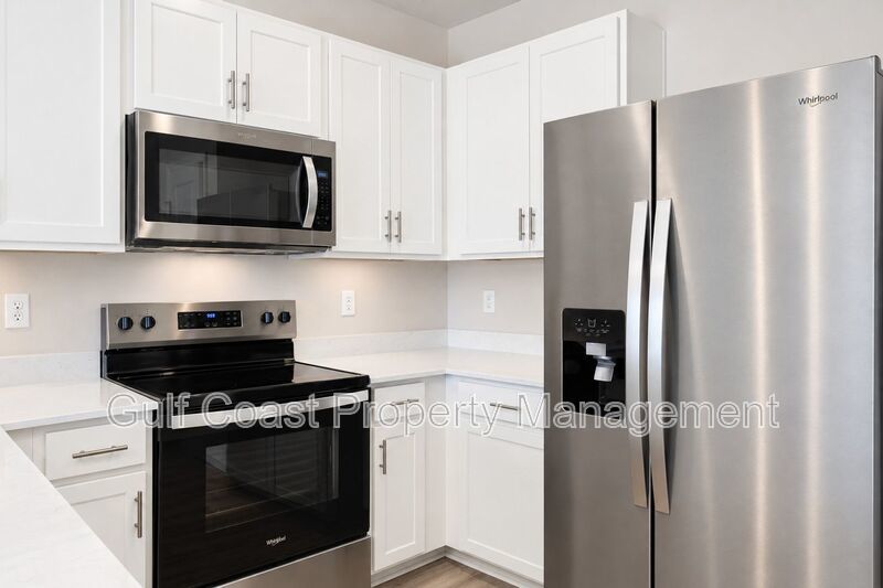 ANNUAL RENTAL – Beautiful 3BR/2.5BA Lakefront Townhome in Star Farms at Lakewood Ranch! With Resort-Style Amenities! property image