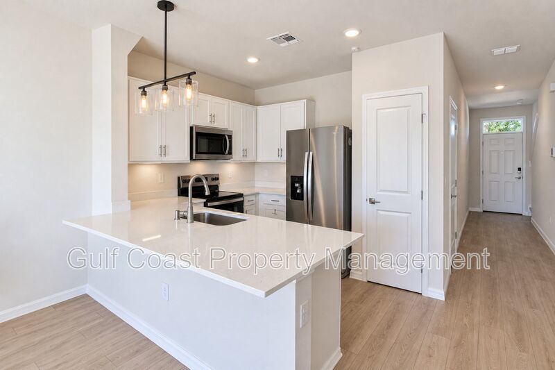 ANNUAL RENTAL – Beautiful 3BR/2.5BA Lakefront Townhome in Star Farms at Lakewood Ranch! With Resort-Style Amenities! property image