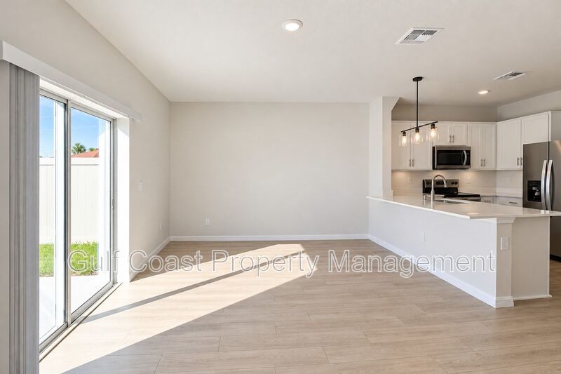 ANNUAL RENTAL – Beautiful 3BR/2.5BA Lakefront Townhome in Star Farms at Lakewood Ranch! With Resort-Style Amenities! property image