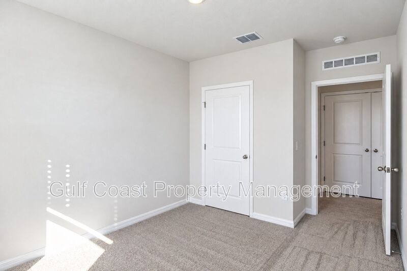 ANNUAL RENTAL – Beautiful 3BR/2.5BA Lakefront Townhome in Star Farms at Lakewood Ranch! With Resort-Style Amenities! property image