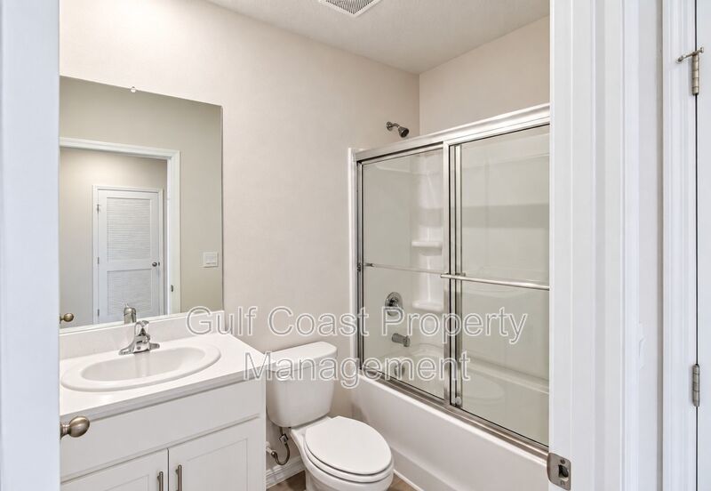 ANNUAL RENTAL – Beautiful 3BR/2.5BA Lakefront Townhome in Star Farms at Lakewood Ranch! With Resort-Style Amenities! property image