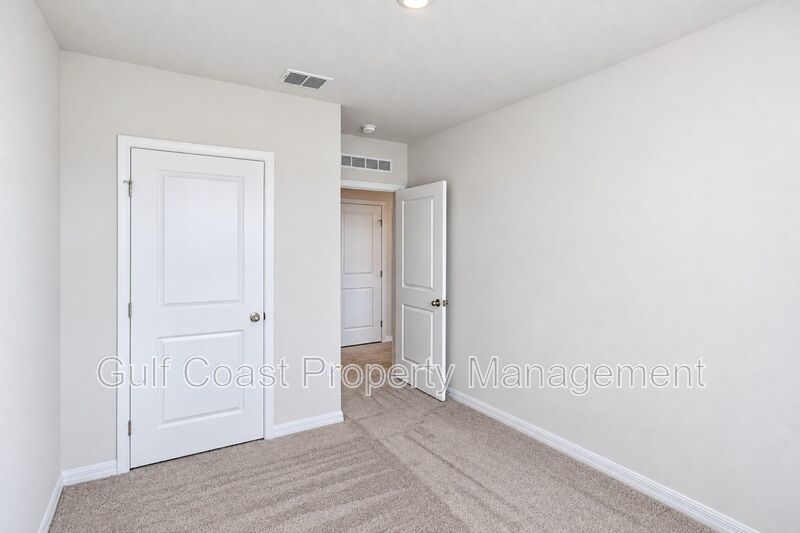 ANNUAL RENTAL – Beautiful 3BR/2.5BA Lakefront Townhome in Star Farms at Lakewood Ranch! With Resort-Style Amenities! property image