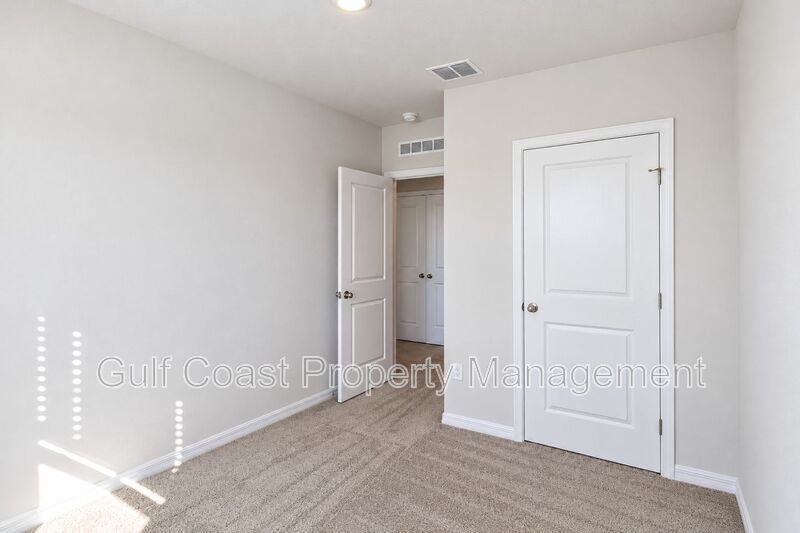 ANNUAL RENTAL – Beautiful 3BR/2.5BA Lakefront Townhome in Star Farms at Lakewood Ranch! With Resort-Style Amenities! property image