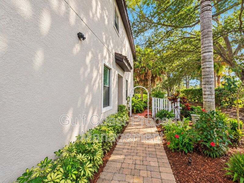ANNUAL RENTAL – BEAUTIFUL 3 BEDROOM, 2.5 BATH END-UNIT TOWNHOME IN HERITAGE HARBOUR – 2-CAR GARAGE & PRIVATE CUL-DE-SAC LOCATION! property image