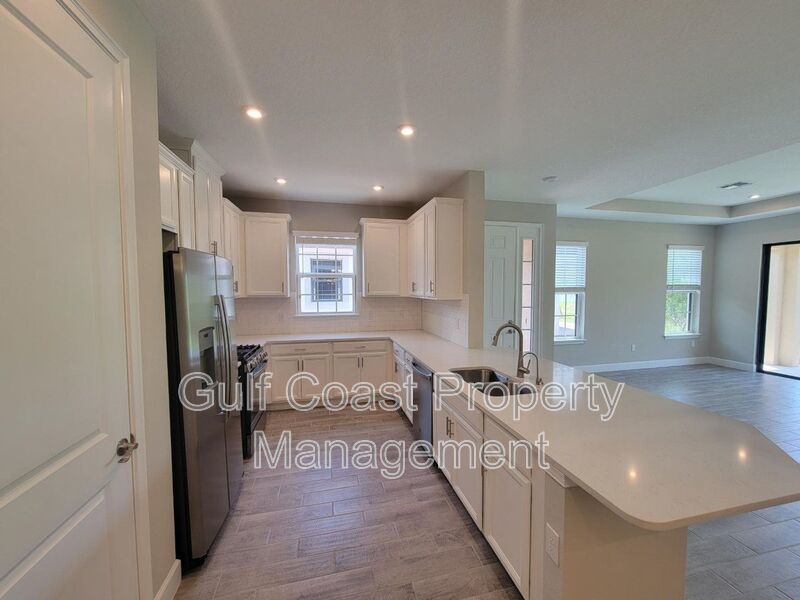 Annual 2 Bedroom, 2.5 bath With a Den Rental Located in the Gated Community of Esplanade Artisan Lakes property image