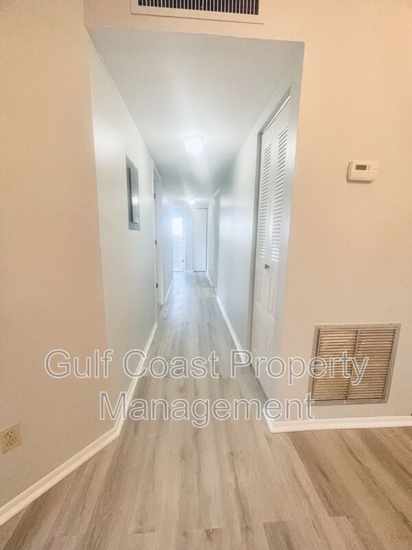 Light and Bright Condo - Island Park property image