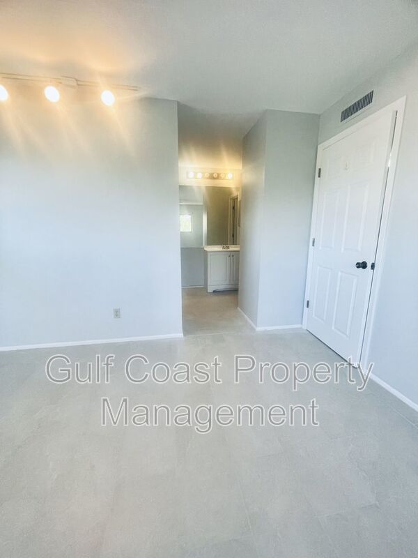 Light and Bright Condo - Island Park property image