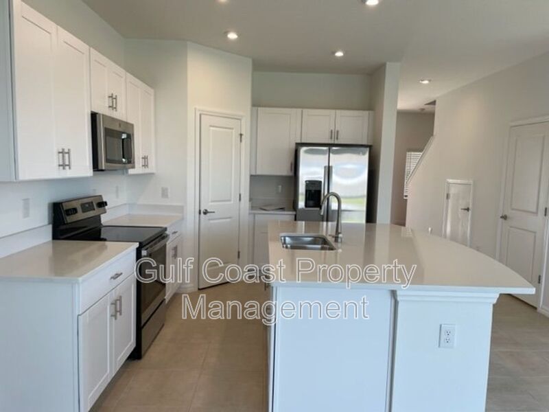 End Unit 3 Bedroom 2.5 Bath Town Home Available for Immediate Occupancy property image