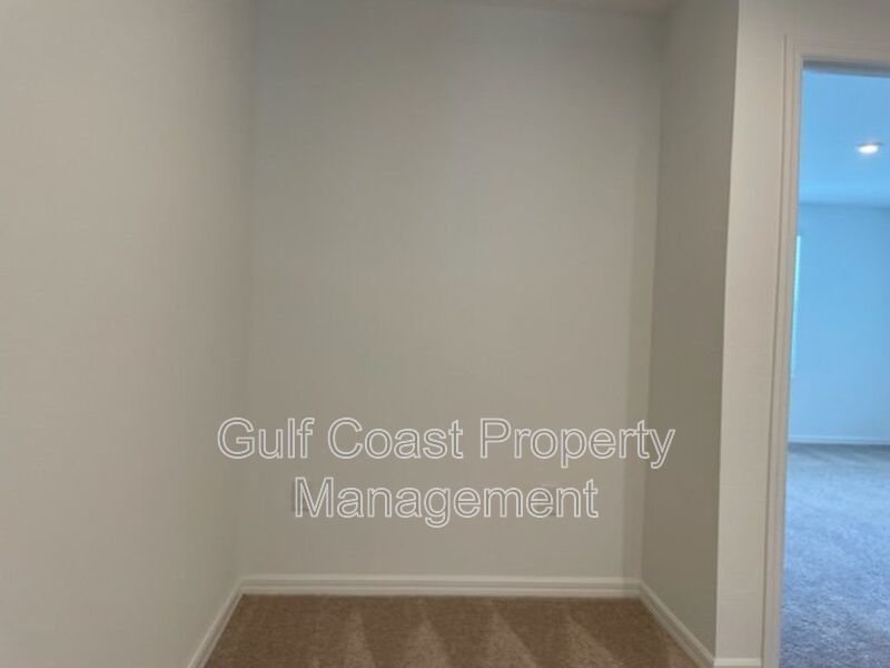 End Unit 3 Bedroom 2.5 Bath Town Home Available for Immediate Occupancy property image