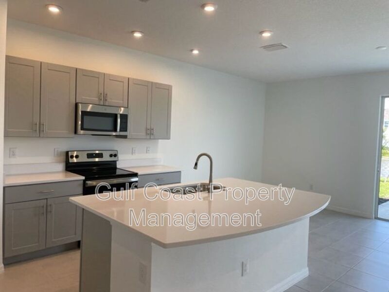 3 Bedroom Town Home Excellent Location! property image