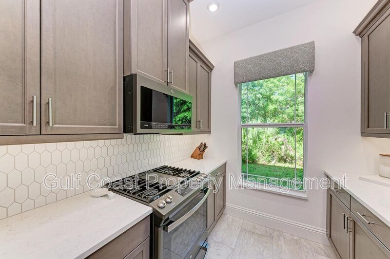 Annual Unfurnished Three-Bedroom, 2.5-Bath Townhome Located in the Hidden Creek Community of Lakewood Ranch property image