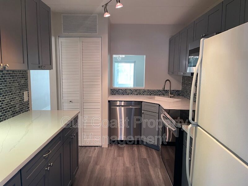 2/2 Condo Located on the Historic Venice Island property image