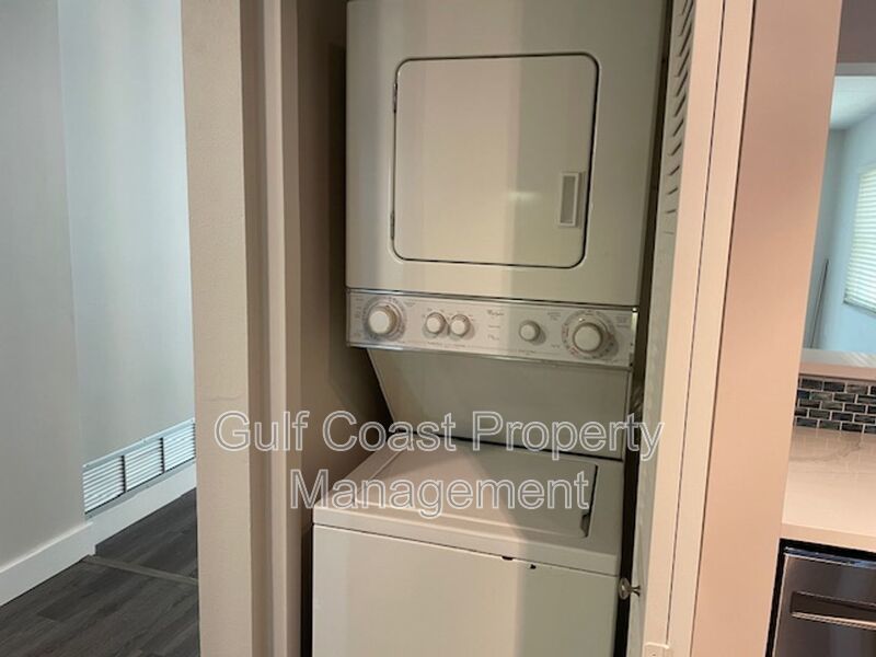 2/2 Condo Located on the Historic Venice Island property image