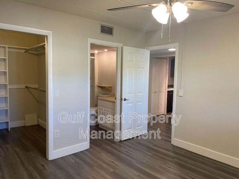 2/2 Condo Located on the Historic Venice Island property image