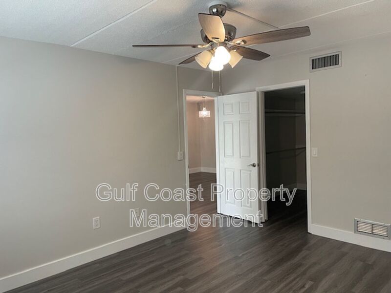 2/2 Condo Located on the Historic Venice Island property image