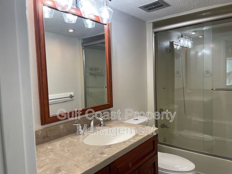2/2 Condo Located on the Historic Venice Island property image