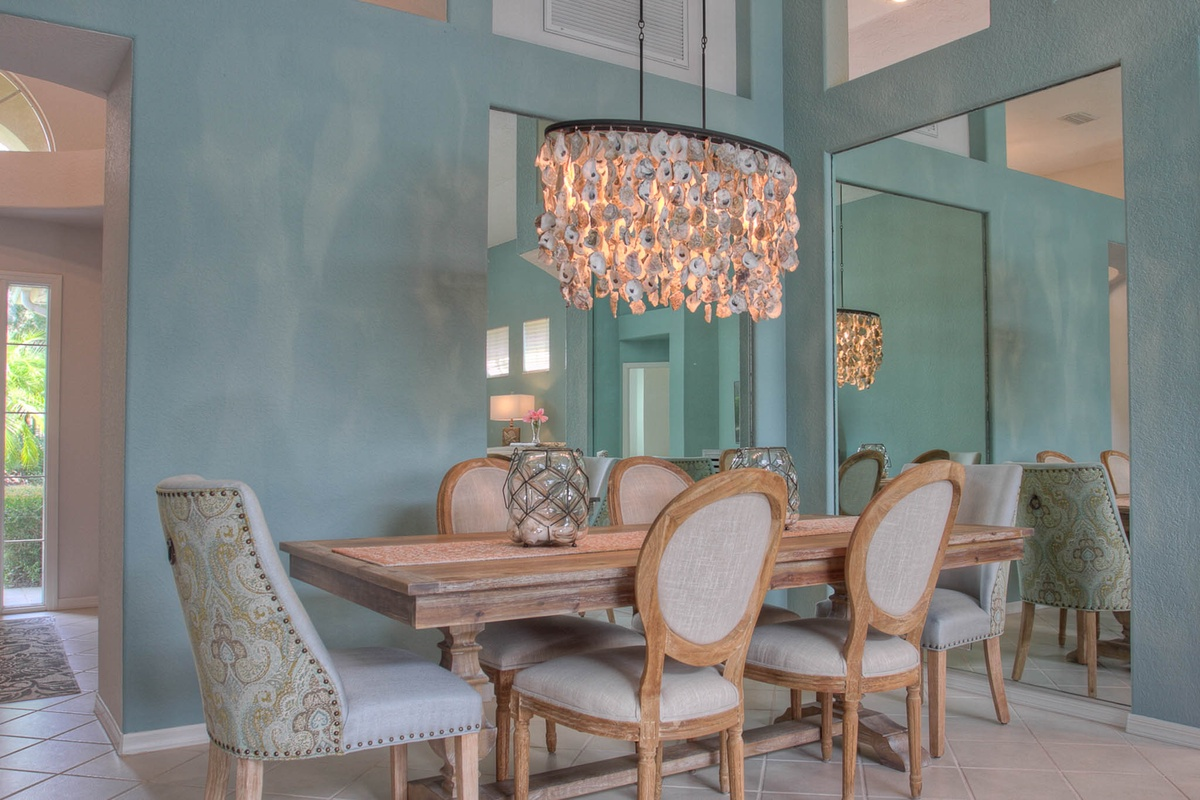 An elegant Bradenton vacation rental dining room, blue